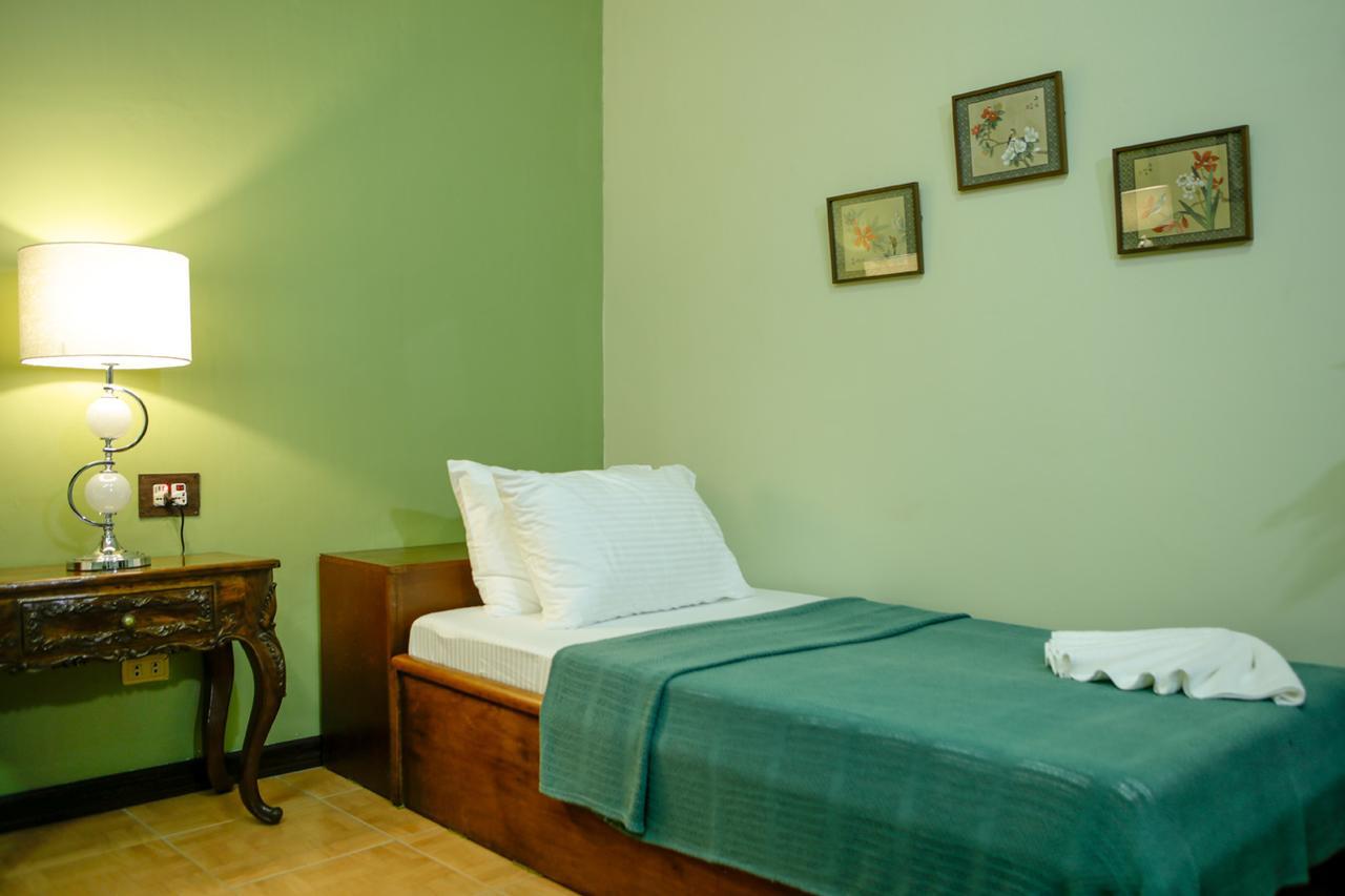 Victoria'S Haven Bed & Breakfast Dumaguete City Exterior photo